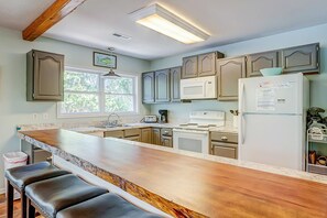 Fridge, microwave, oven, stovetop - Home on fishing creek w/ private dock & boat ramp, WiFi & air conditioning (Edisto Island)