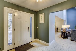 Interior - Sunny resort home in Sea Pines Resort near marina & shopping (Hilton Head)