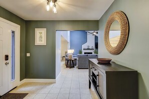 Interior - Sunny resort home in Sea Pines Resort near marina & shopping (Hilton Head)