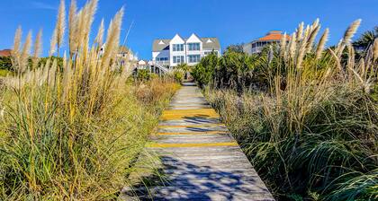 Oceanfront house with ocean views & beach access - near dining & golf