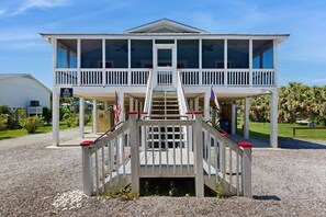 Exterior - Newly renovated lagoon-view home with screen porch & patio - short walk to beach (Edisto Beach)