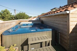 Outdoor spa tub - Peaceful stay with spa in Andernos-les-Bains (Andernos-les-Bains)