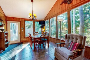 Interior - Beautiful home within walking distance to the Beach w/ Free WiFi, Sun Deck (Edisto Beach)
