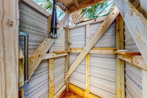 Property grounds - Beautiful home within walking distance to the Beach w/ Free WiFi, Sun Deck (Edisto Beach)