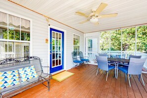 Outdoor dining - Beautiful home within walking distance to the Beach w/ Free WiFi, Sun Deck (Edisto Beach)