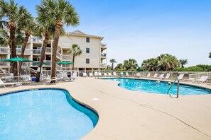 Pool - Beach-view condo in oceanfront complex with outdoor pool, beach access, balcony (Hilton Head)