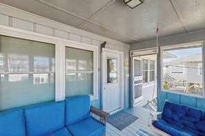 Terrace/patio - Dog-Friendly House Right On Sand w/ Patio, Private W/D, & Free WiFi (Edisto Beach)