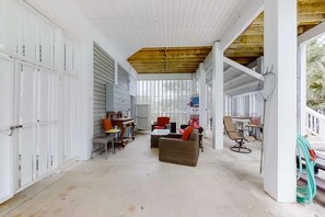 TV, DVD player, offices - Fantastic House 2 Blocks From Beach w/Private Pool, Free WiFi, Central AC, & W/D (Edisto Beach)