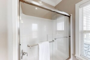 Shower, hair dryer, towels - Fantastic House 2 Blocks From Beach w/Private Pool, Free WiFi, Central AC, & W/D (Edisto Beach)