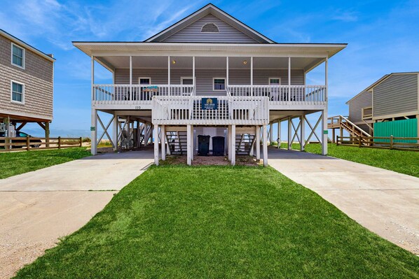 A beachfront house with a balcony, a covered porch, and a view of the ocean. - Newly renovated beachfront house w/Patio, Free WiFi, Private W/D, AC (Edisto Beach)