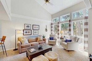 TV, offices - Beautiful home with natural light, lagoon views - Community Hot tub & Pool (Edisto Beach)