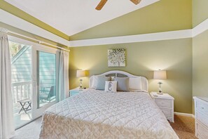 Iron/ironing board, travel cot, WiFi, bed sheets - Beautiful home with natural light, lagoon views - Community Hot tub & Pool (Edisto Beach)