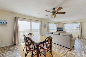 Dining - Dog-Friendly Home Right On Beach w/ Private Washer/Dryer & Free WiFi (Edisto Beach)