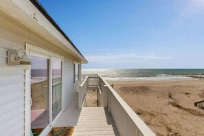 Property grounds - Dog-Friendly Home Right On Beach w/ Private Washer/Dryer & Free WiFi (Edisto Beach)