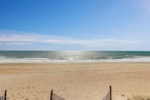 På stranden