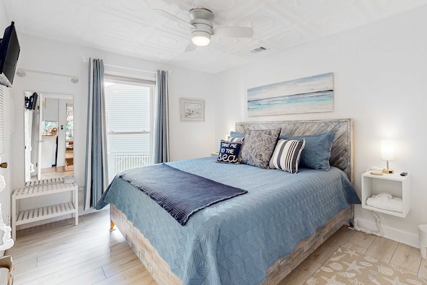 Iron/ironing board, WiFi, bed sheets - Updated villa with golf course views and serene surroundings (Edisto Beach)