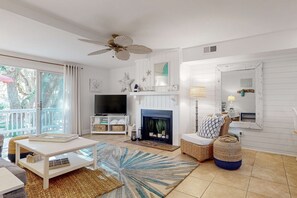 TV, DVD player, offices - Updated villa with golf course views and serene surroundings (Edisto Beach)