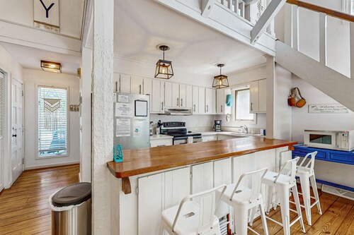 Inviting Dog-Friendly Home w/Free WiFi, Private W/D, & Central A/C