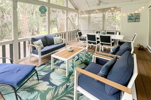 Outdoor dining - Inviting Dog-Friendly Home w/Free WiFi, Private W/D, & Central A/C (Edisto Beach)
