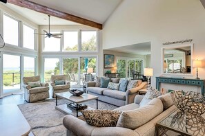 TV - Stunning Oceanfront Hideaway with Private Pool, Deck, and Yard - Dogs Welcome (Hilton Head)