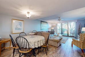 TV, offices - Amazing oceanfront 2BR 2BA 1st floor condo with pool, hot tub, tennis, fitness area, & W/D (Hilton Head)