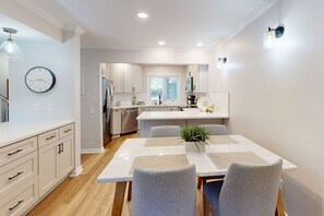 Dining - Golf course-view condo with on-site pool, tennis, & private patio (Hilton Head)