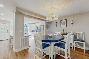 Dining - Modern Coastal Retreat | Walk to Beach | Pool & Tennis | Pet-Friendly (Hilton Head)