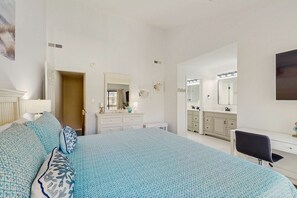 Iron/ironing board, WiFi, bed sheets - Modern Coastal Retreat | Walk to Beach | Pool & Tennis | Pet-Friendly (Hilton Head)
