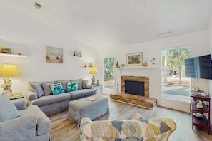 TV, offices - Steps to the sand| Dog Friendly |1 mile to Coligny (Hilton Head)
