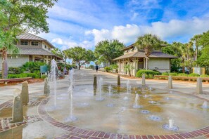 Property grounds - Steps to the sand| Dog Friendly |1 mile to Coligny (Hilton Head)