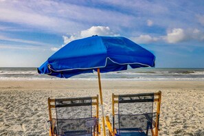 Beach nearby - Steps to the sand| Dog Friendly |1 mile to Coligny (Hilton Head)