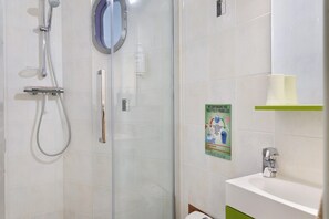 Douche, sèche-cheveux