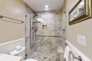 Shower, towels - Sunlit Sea Escape with Al Fresco Dining, Loft, Grill, Shared Pool (Hilton Head)
