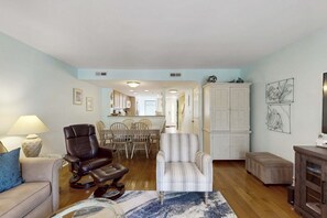 TV - Sunlit Sea Escape with Al Fresco Dining, Loft, Grill, Shared Pool (Hilton Head)