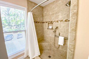 Shower, towels - Water-view condo with covered deck, on-site golf, AC, & W/D - close to beach (Hilton Head)