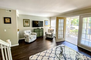 TV - Water-view condo with covered deck, on-site golf, AC, & W/D - close to beach (Hilton Head)