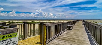 Waterfront villa with resort amenities, beach access, open layout, AC, & W/D