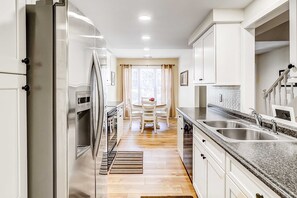 Fridge, microwave, oven, stovetop - Spacious & dog-friendly condo w/ golf course view, shared pool and tennis court (Hilton Head)