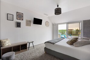 WiFi, bed sheets