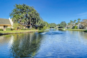 Exterior - Palmetto Dunes villa with patio, shared pool, tennis & golf - dogs OK (Hilton Head)