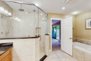Shower, hair dryer, towels - Beautifully renovated Sea Pines home with private hot tub & large outdoor space (Hilton Head)