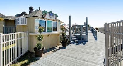 2nd floor condo with balcony, pools, tennis & close to beach