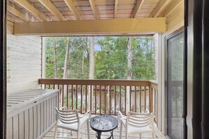 Property grounds - Dog-Friendly Condo with pool, golf, and just steps to the beach (Hilton Head)