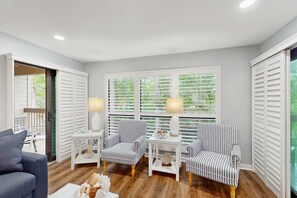 TV, offices - Dog-Friendly Condo with pool, golf, and just steps to the beach (Hilton Head)
