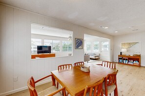 Interior - Beach home with huge lawn, open deck, covered patio & grill (Edisto Beach)