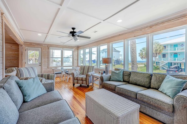 TV, offices - Beautiful home across the street from the beach with patio, deck, ocean views (Edisto Beach)