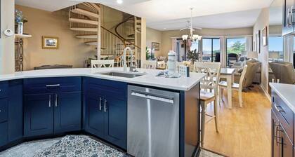 Charming bay view villa with pool, washer/dryer, balcony, TV, & full kitchen