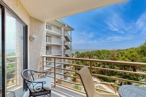 Property grounds - Waterfront Condo with Shared Pools, Hot Tubs, Private Balconies, and Ocean Views (Hilton Head)