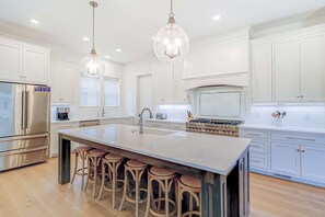 Fridge, microwave, oven, stovetop - North Forest Beach home with a private pool and four primary suites (Hilton Head)