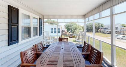 A Block and a Half to the Beach Dog-Friendly Home w/ Screened Porch & WiFi